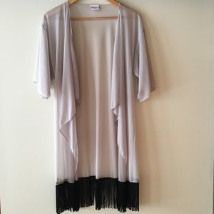EUC LuLaRoe Monroe Fringe Kimono Size Small